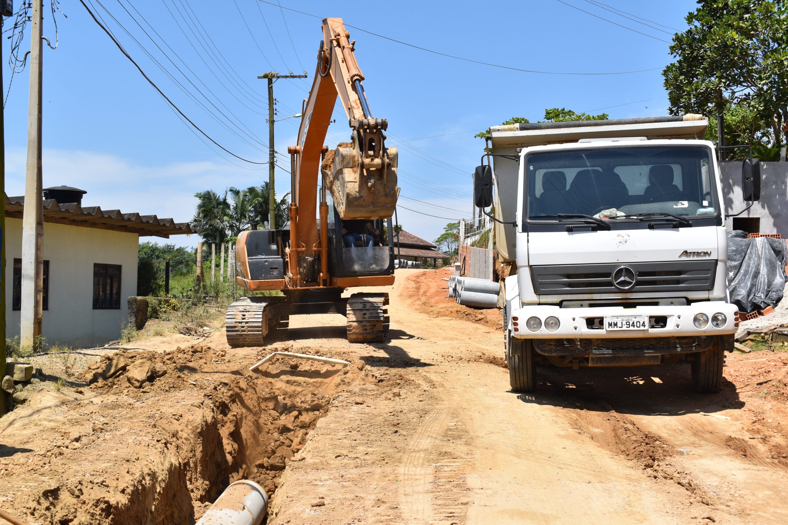 Secretaria De Obras Executa Obra De Drenagem Na Rua Amaro Luiz De Souza